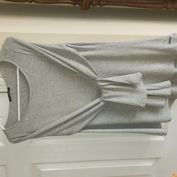 Tahari Tops - Tahari, Gray top with long bell sleeves, Sz XS